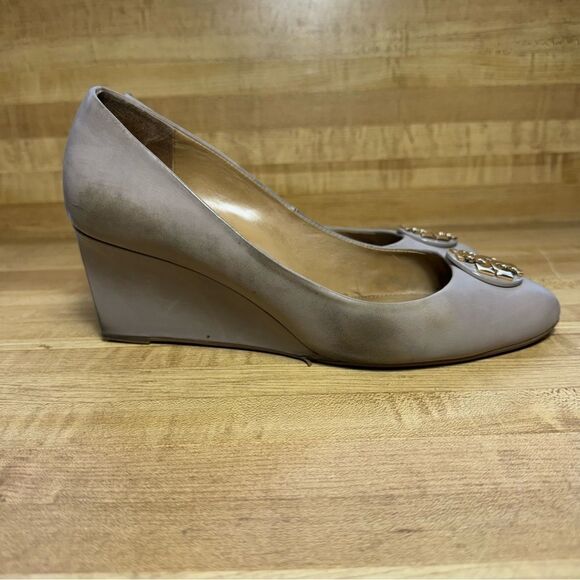 Tory Burch Claire 65mm Calf Leather Closed Toe Wedge Heel Shoes Size 8.5 Beige - Picture 2 of 6